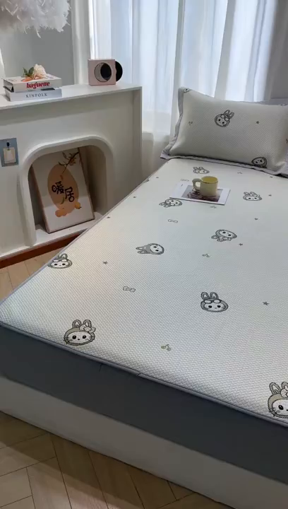 91家纺网 家纺一手货源 找家纺 玉相逢 2026新款卡通实拍小红书爆款凉豆豆凉席100%PE 乙纶凉感可水洗床席席子-床笠款 可爱布布