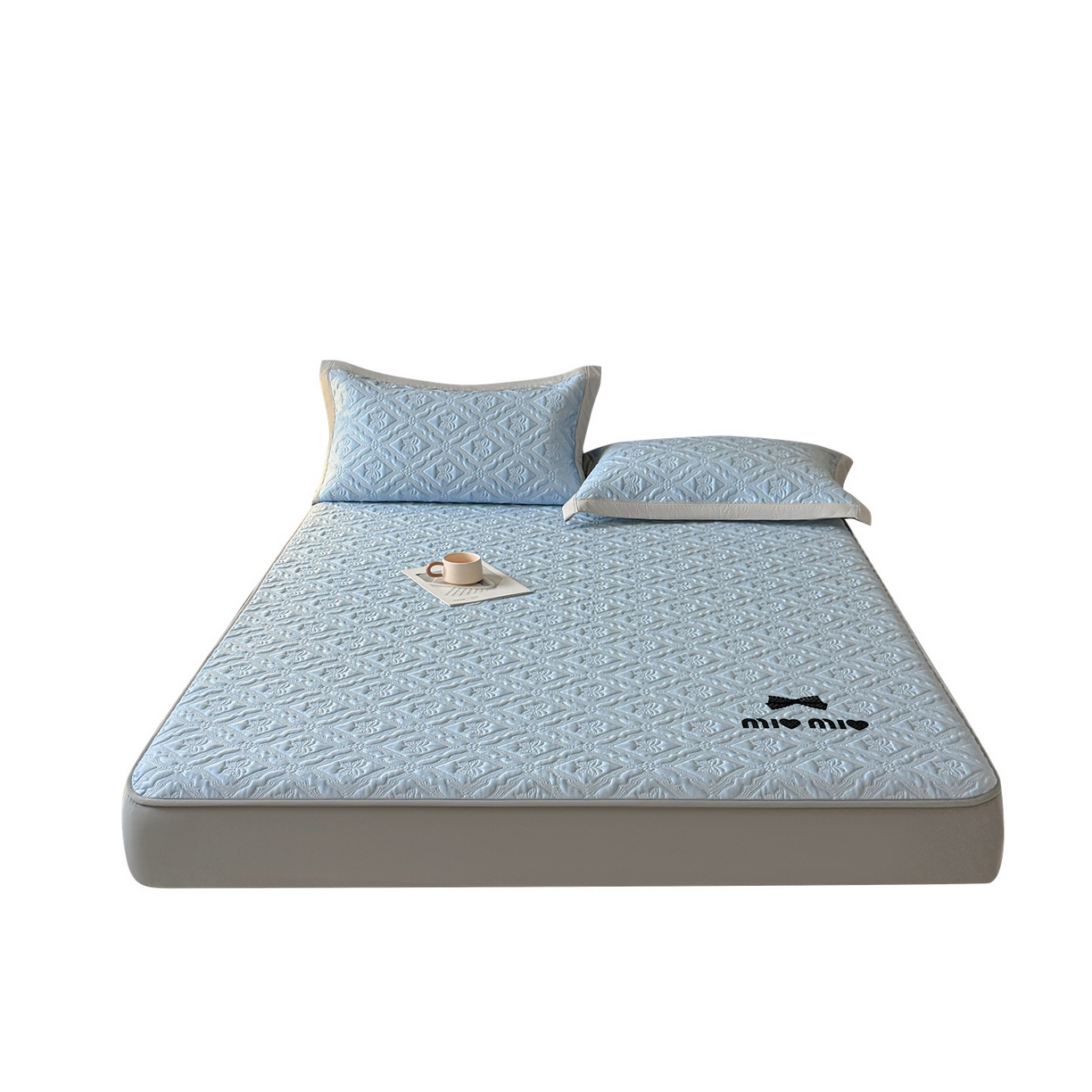 91家纺网 家纺一手货源 找家纺 玉相逢 2026新款刺绣实拍爆款凉豆豆凉席100%PE乙伦绣花可水洗床席席子-床笠款 蝶韵 冰雾蓝-床笠款