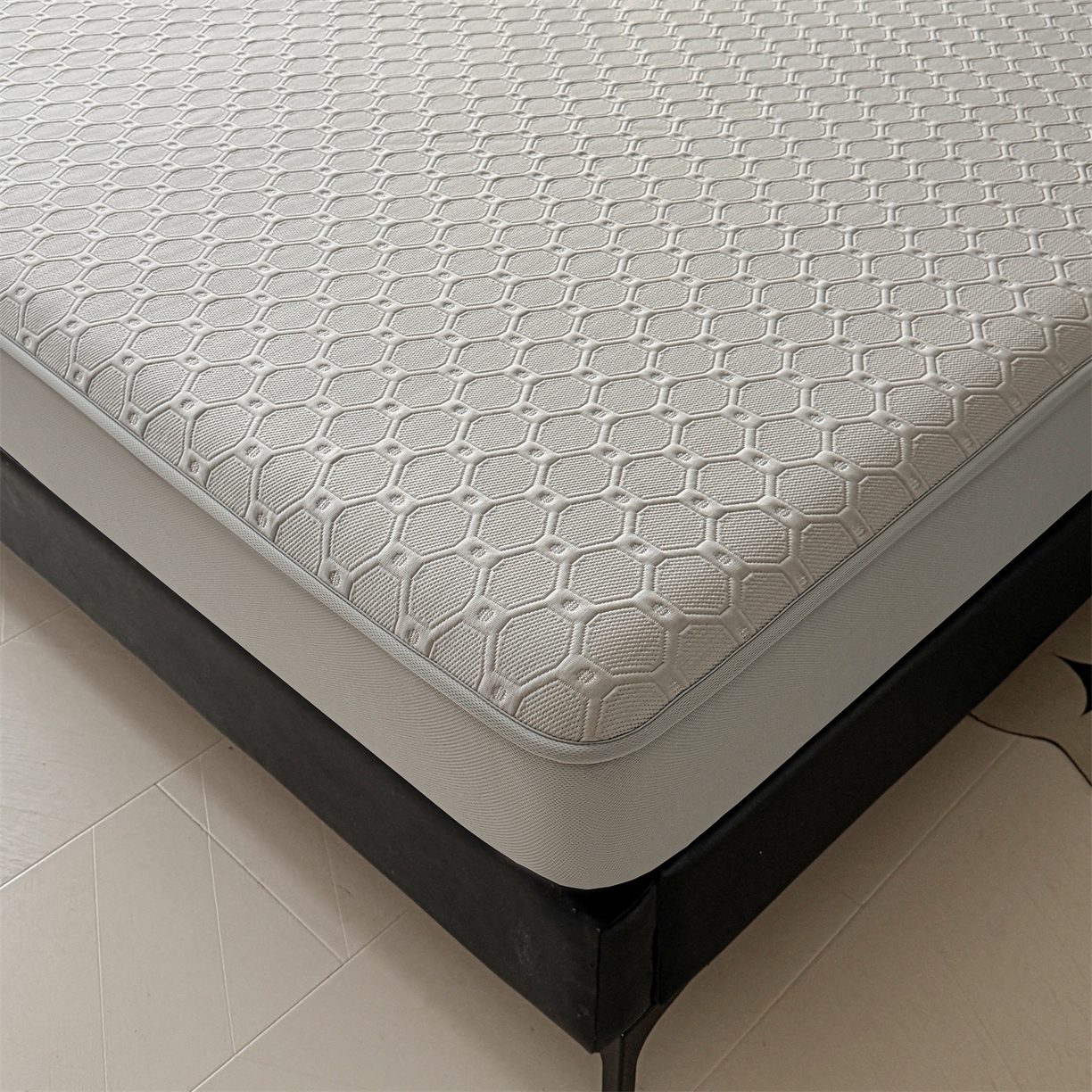 91家纺网 家纺一手货源 找家纺 玉相逢 2026新款刺绣实拍爆款凉豆豆凉席100%PE乙伦绣花可水洗床席席子-床笠款 菱格  冰浅灰-床笠款