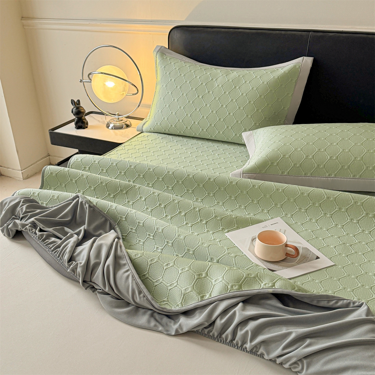 91家纺网 家纺一手货源 找家纺 玉相逢 2026新款刺绣实拍爆款凉豆豆凉席100%PE乙伦绣花可水洗床席席子-床笠款 菱格  冰清绿-床笠款