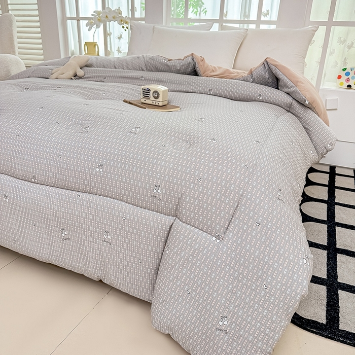 91家纺网 家纺一手货源 找家纺 好欣怡家纺 2026新款110克云柔棉被子50%新疆棉花夏被冬被被芯直播首选（含检测报告） 樱桃蝴蝶结-冬被