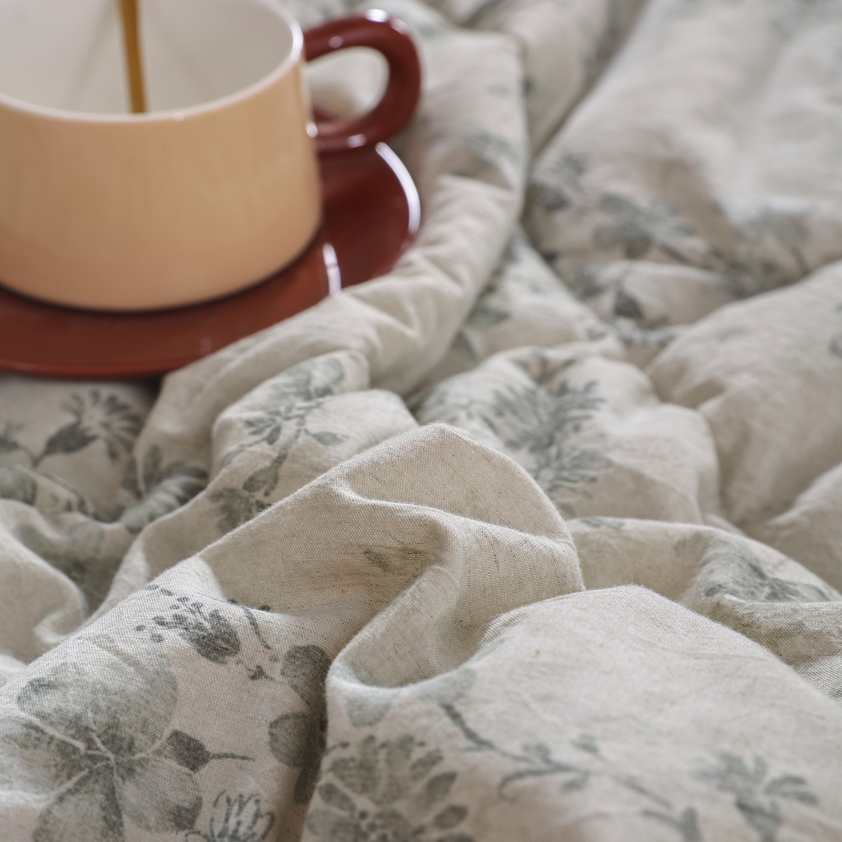 91家纺网 家纺一手货源 找家纺 尊妙被业 2026新款全棉亚麻夏被100%新疆棉夏被四件套印花款 映雪-绿