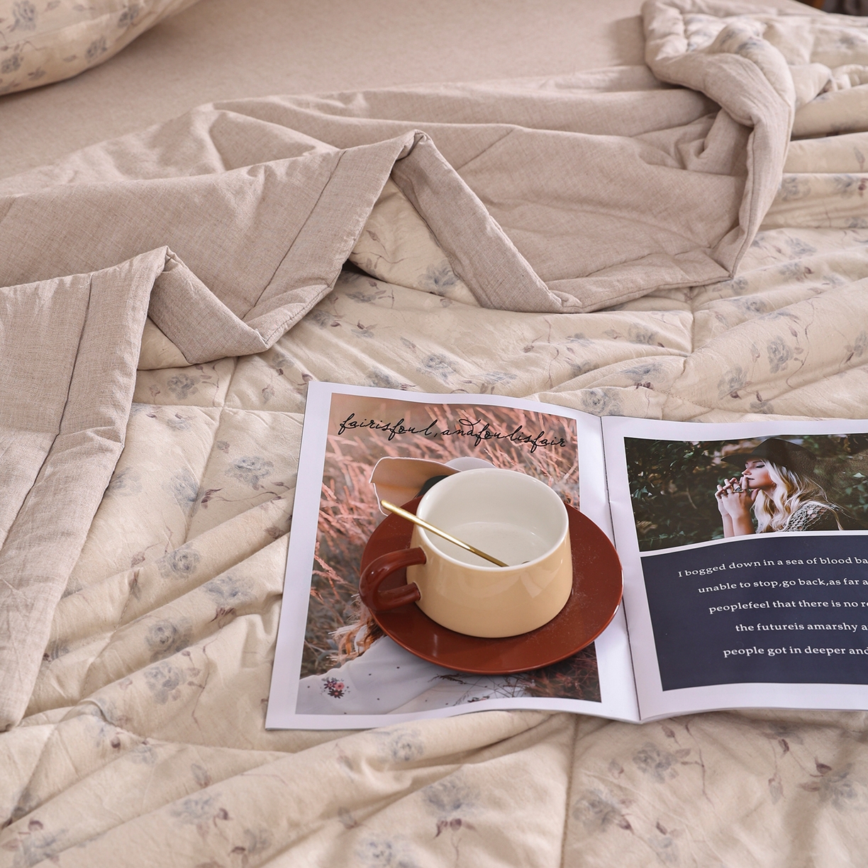 91家纺网 家纺一手货源 找家纺 尊妙被业 2026新款全棉亚麻夏被100%新疆棉夏被四件套印花款 半岛玫瑰-蓝