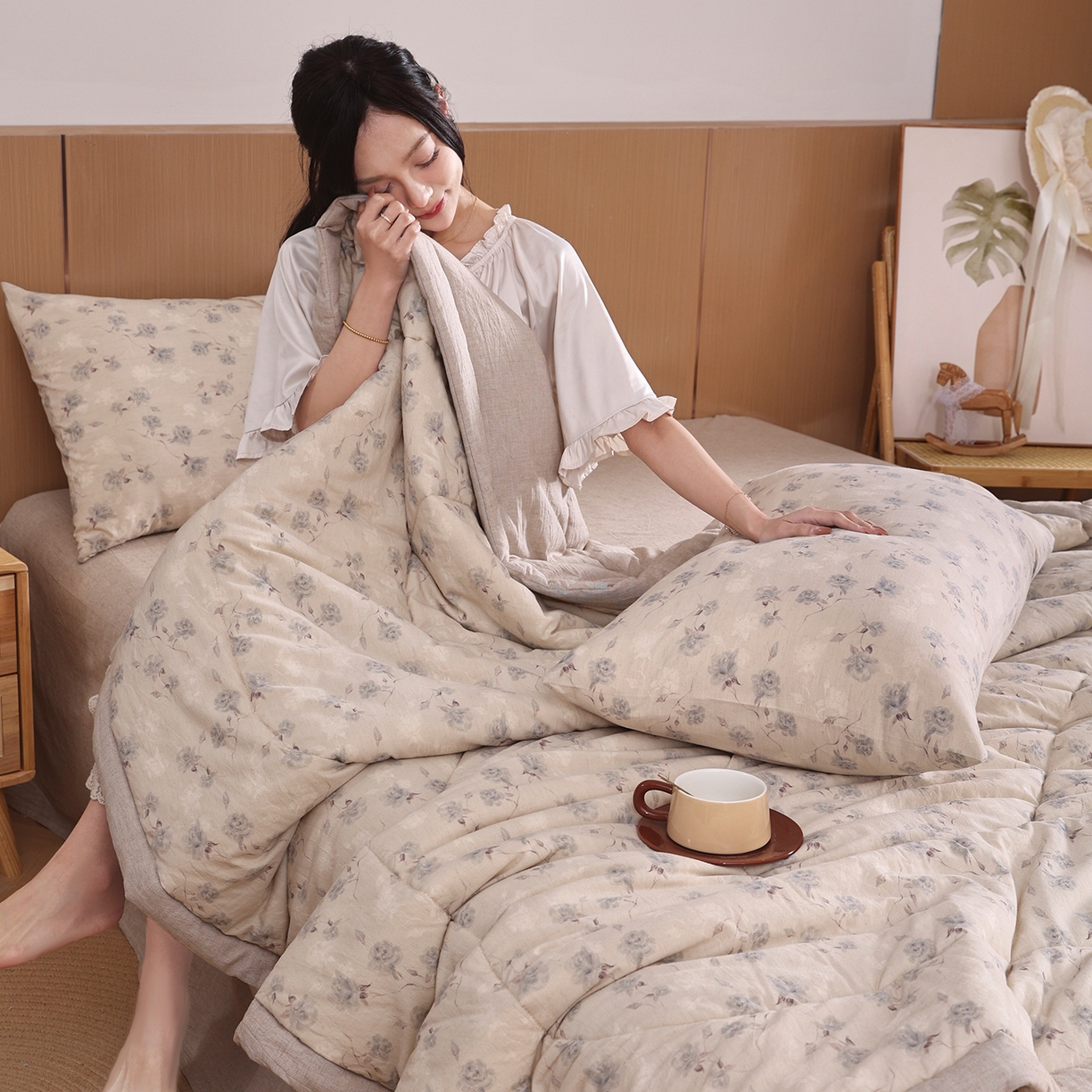 91家纺网 家纺一手货源 找家纺 尊妙被业 2026新款全棉亚麻夏被100%新疆棉夏被四件套印花款 半岛玫瑰-蓝