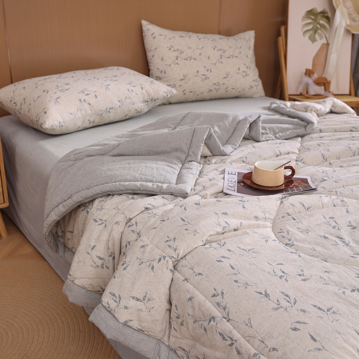 91家纺网 家纺一手货源 找家纺 尊妙被业 2026新款全棉亚麻夏被100%新疆棉夏被四件套印花款 晚枝-灰