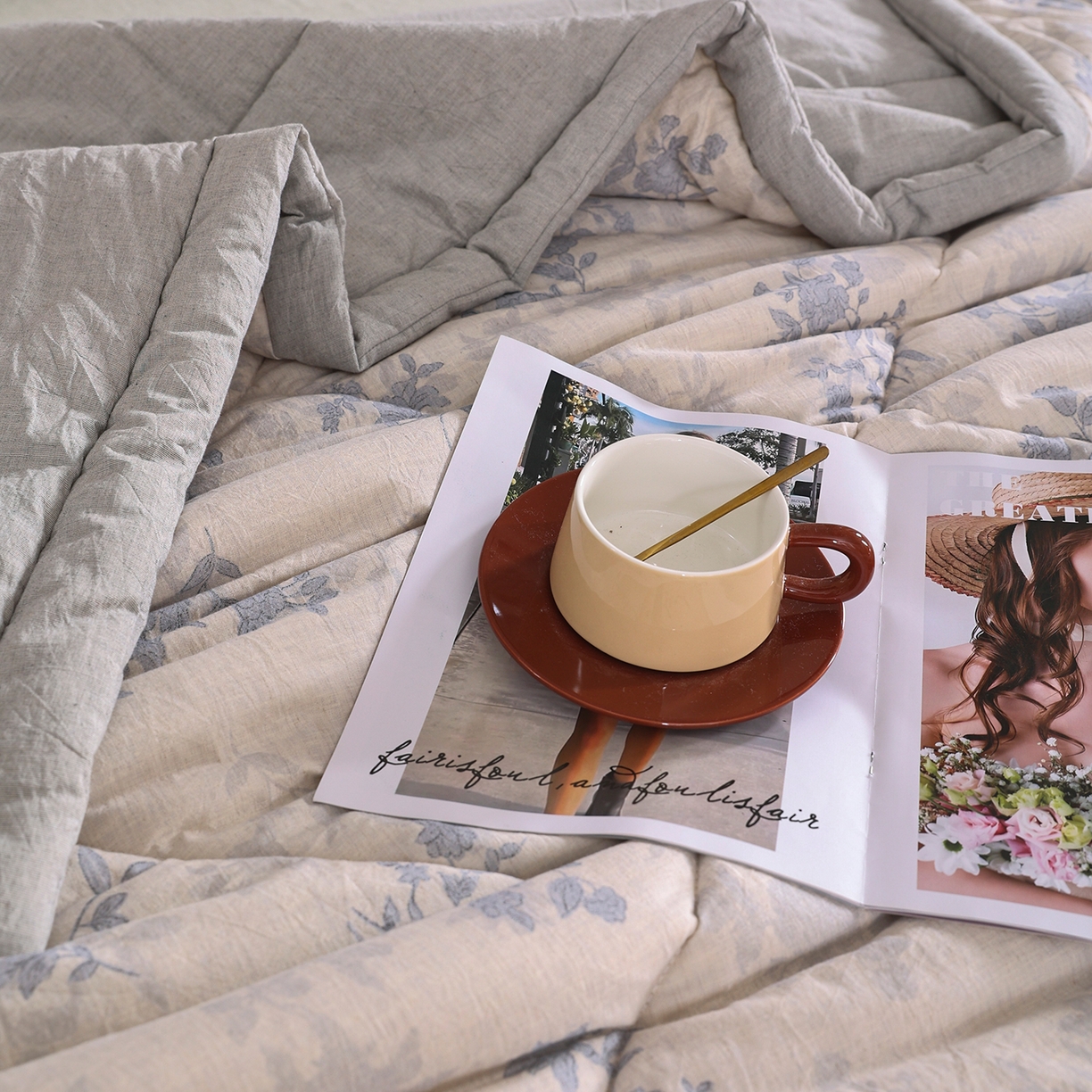 91家纺网 家纺一手货源 找家纺 尊妙被业 2026新款全棉亚麻夏被100%新疆棉夏被四件套印花款 桂花影-蓝