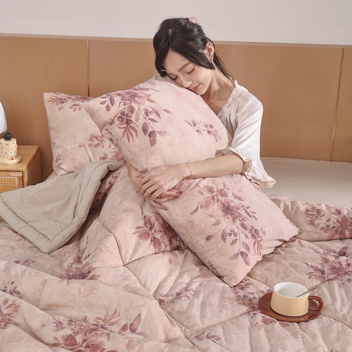 91家纺网 家纺一手货源 找家纺 尊妙被业 2026新款全棉亚麻夏被100%新疆棉夏被四件套印花款 木兰辞-红