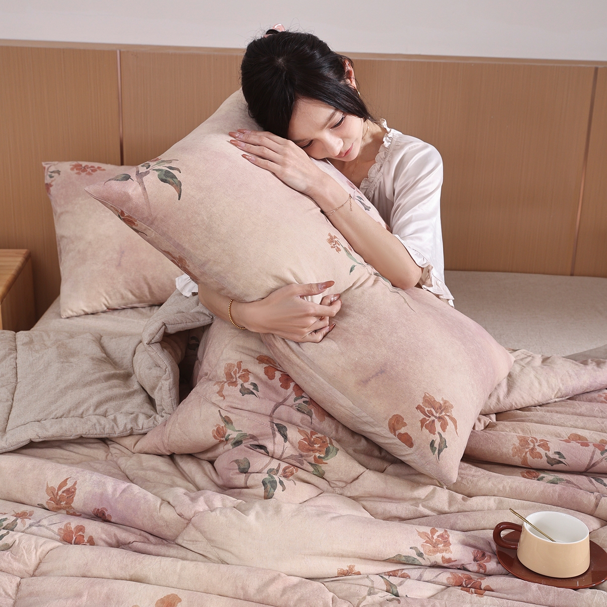 91家纺网 家纺一手货源 找家纺 尊妙被业 2026新款全棉亚麻夏被100%新疆棉夏被四件套印花款 芙香漫野-黄