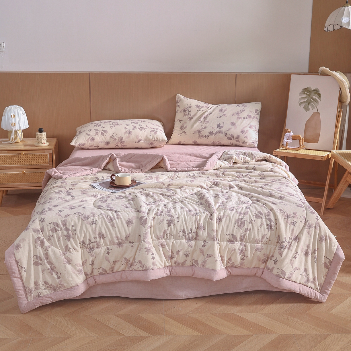 91家纺网 家纺一手货源 找家纺 尊妙被业 2026新款全棉亚麻夏被100%新疆棉夏被四件套印花款 花间意镜-红