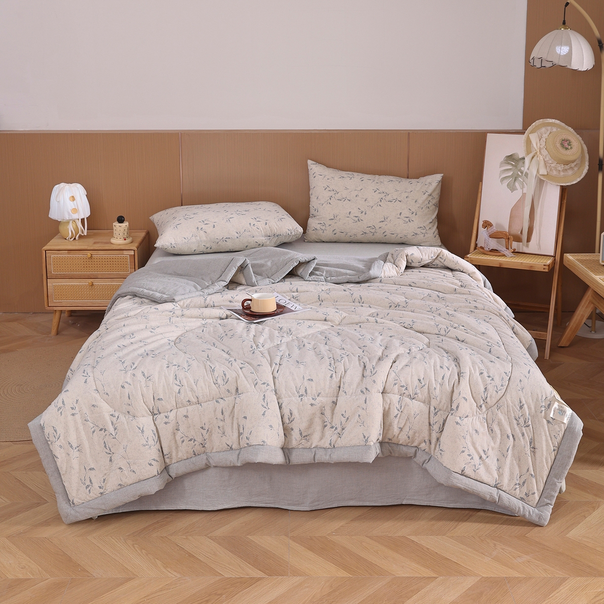 91家纺网 家纺一手货源 找家纺 尊妙被业 2026新款全棉亚麻夏被100%新疆棉夏被四件套印花款 晚枝-灰
