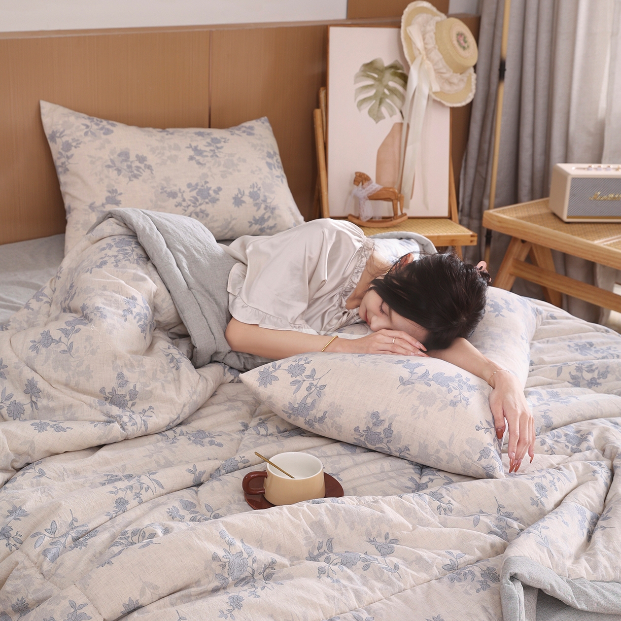 91家纺网 家纺一手货源 找家纺 尊妙被业 2026新款全棉亚麻夏被100%新疆棉夏被四件套印花款 桂花影-蓝