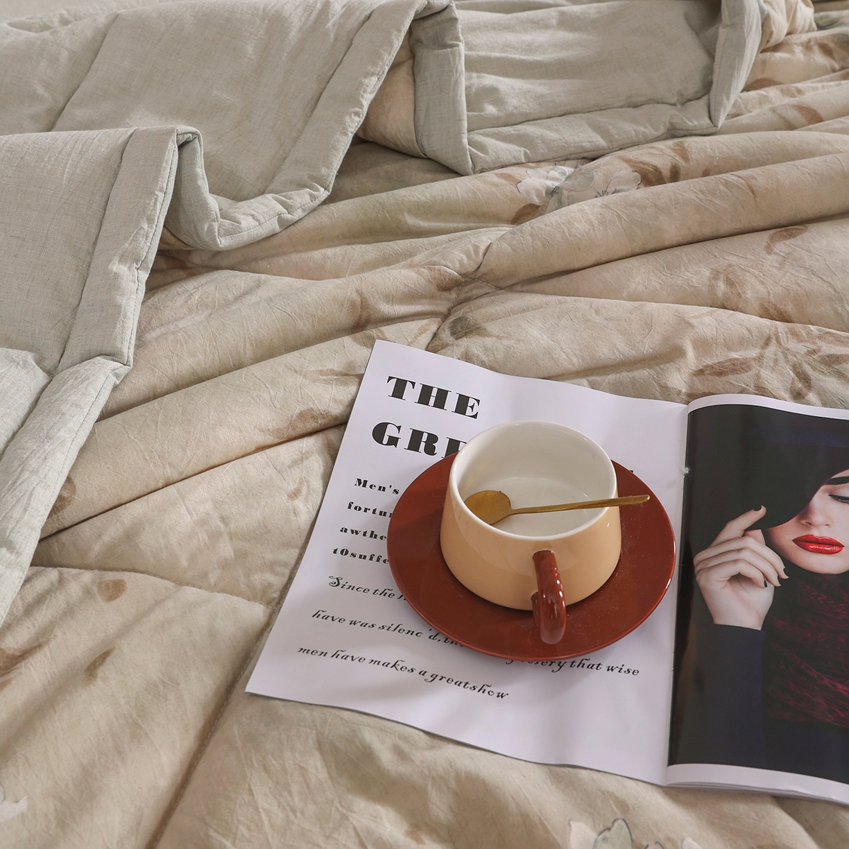 91家纺网 家纺一手货源 找家纺 尊妙被业 2026新款全棉亚麻夏被100%新疆棉夏被四件套印花款 青花记-绿