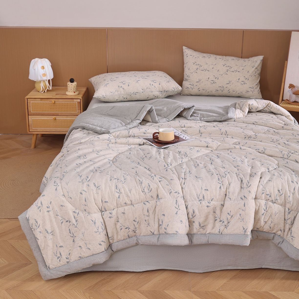 91家纺网 家纺一手货源 找家纺 尊妙被业 2026新款全棉亚麻夏被100%新疆棉夏被四件套印花款 晚枝-灰