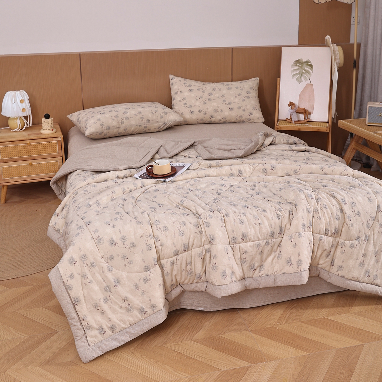 91家纺网 家纺一手货源 找家纺 尊妙被业 2026新款全棉亚麻夏被100%新疆棉夏被四件套印花款 半岛玫瑰-蓝
