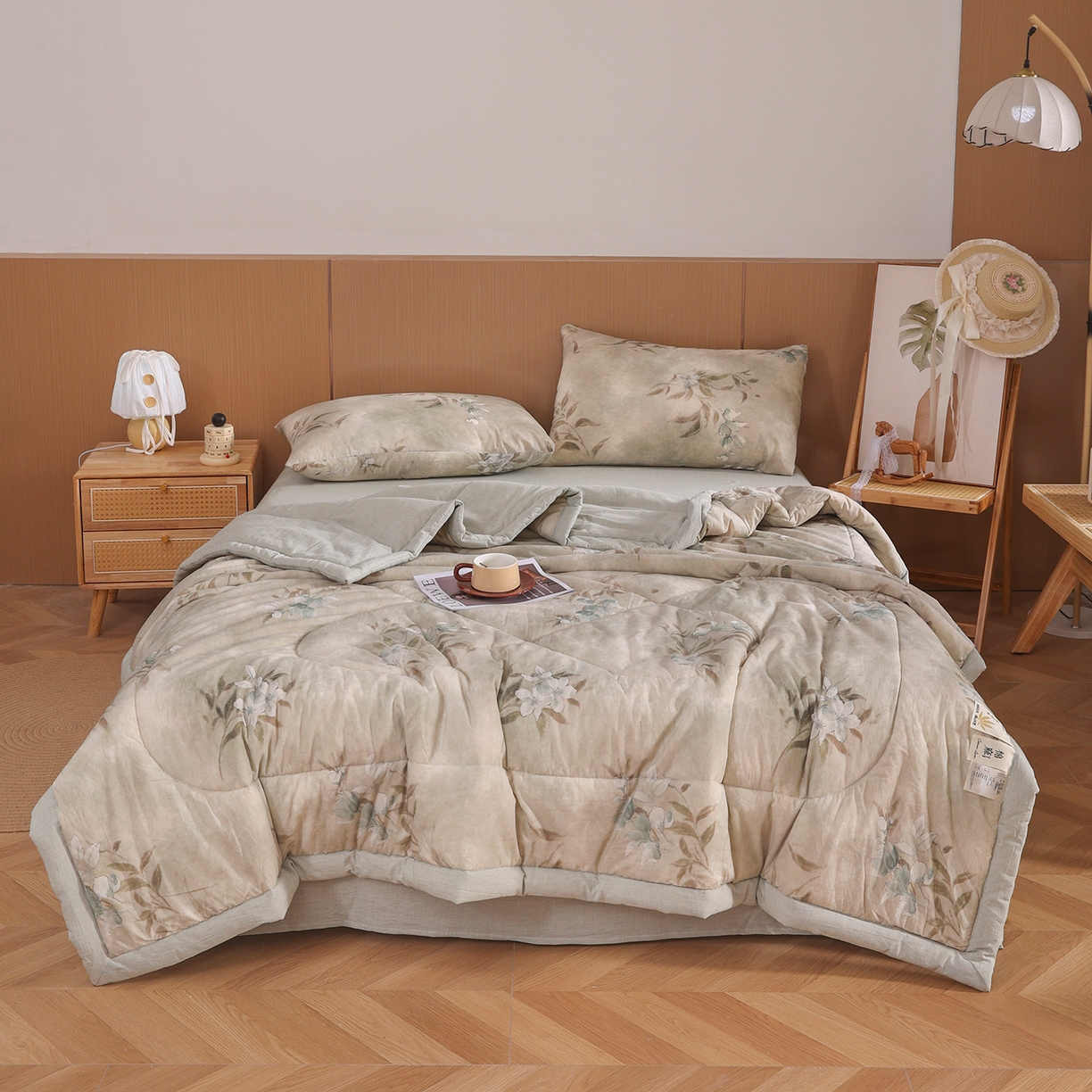 91家纺网 家纺一手货源 找家纺 尊妙被业 2026新款全棉亚麻夏被100%新疆棉夏被四件套印花款 青花记-绿