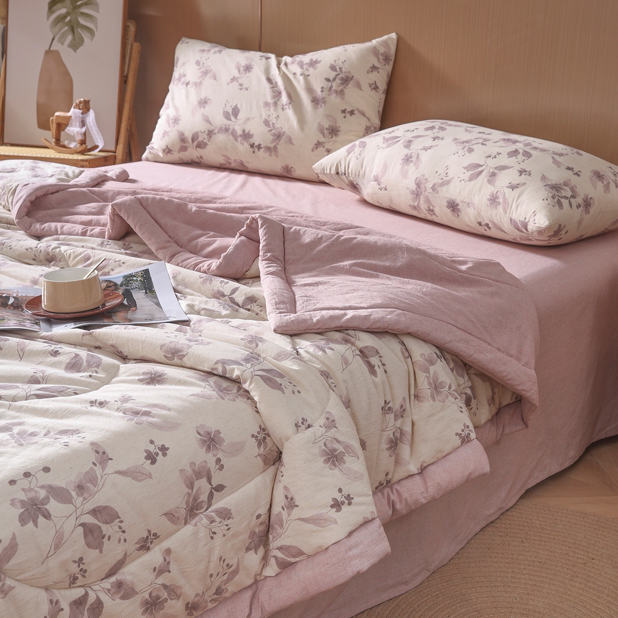 91家纺网 家纺一手货源 找家纺 尊妙被业 2026新款全棉亚麻夏被100%新疆棉夏被四件套印花款 花间意镜-红