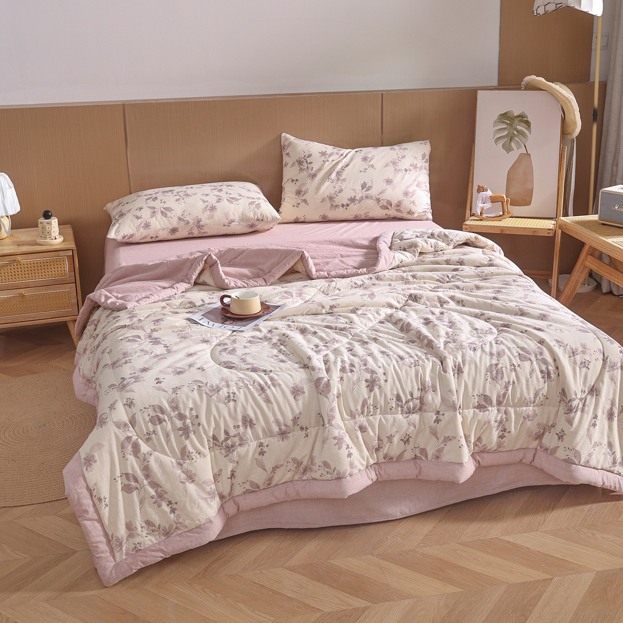 91家纺网 家纺一手货源 找家纺 尊妙被业 2026新款全棉亚麻夏被100%新疆棉夏被四件套印花款 花间意镜-红