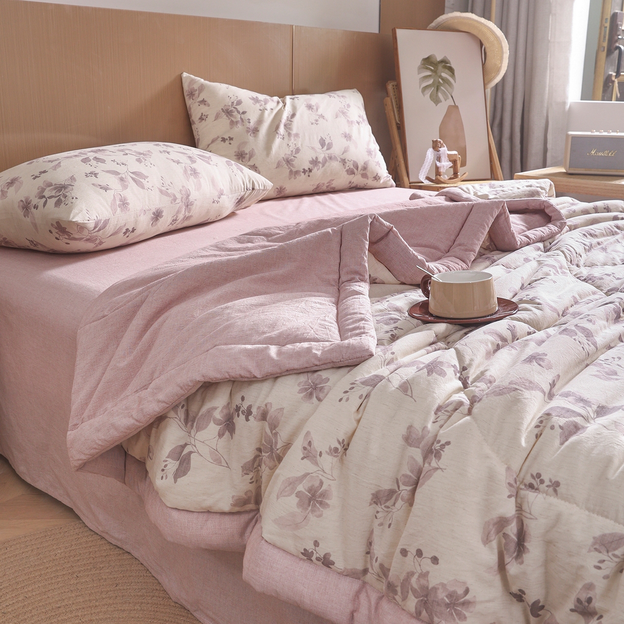 91家纺网 家纺一手货源 找家纺 尊妙被业 2026新款全棉亚麻夏被100%新疆棉夏被四件套印花款 花间意镜-红