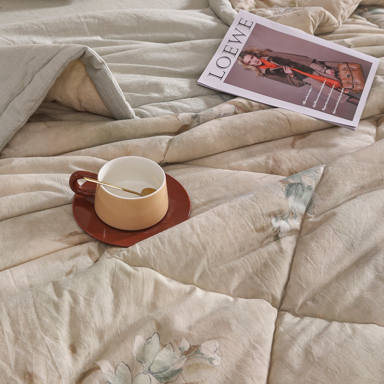 91家纺网 家纺一手货源 找家纺 尊妙被业 2026新款全棉亚麻夏被100%新疆棉夏被四件套印花款 青花记-绿