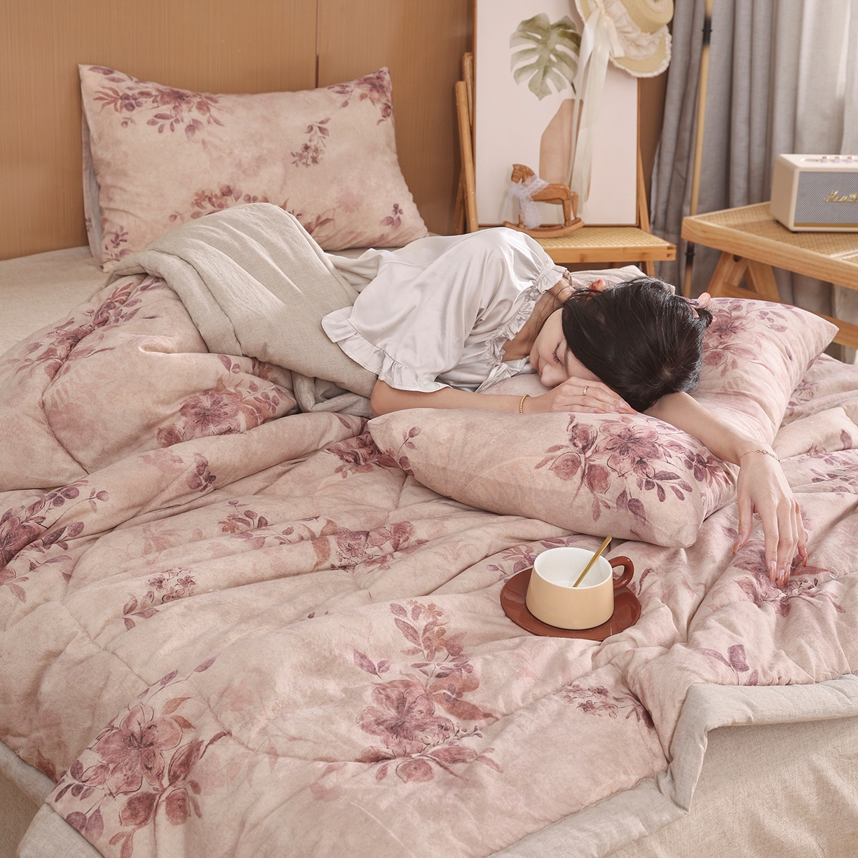 91家纺网 家纺一手货源 找家纺 尊妙被业 2026新款全棉亚麻夏被100%新疆棉夏被四件套印花款 木兰辞-红