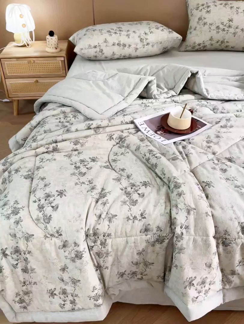 91家纺网 家纺一手货源 找家纺 尊妙被业 2026新款全棉亚麻夏被100%新疆棉夏被四件套印花款 映雪-绿