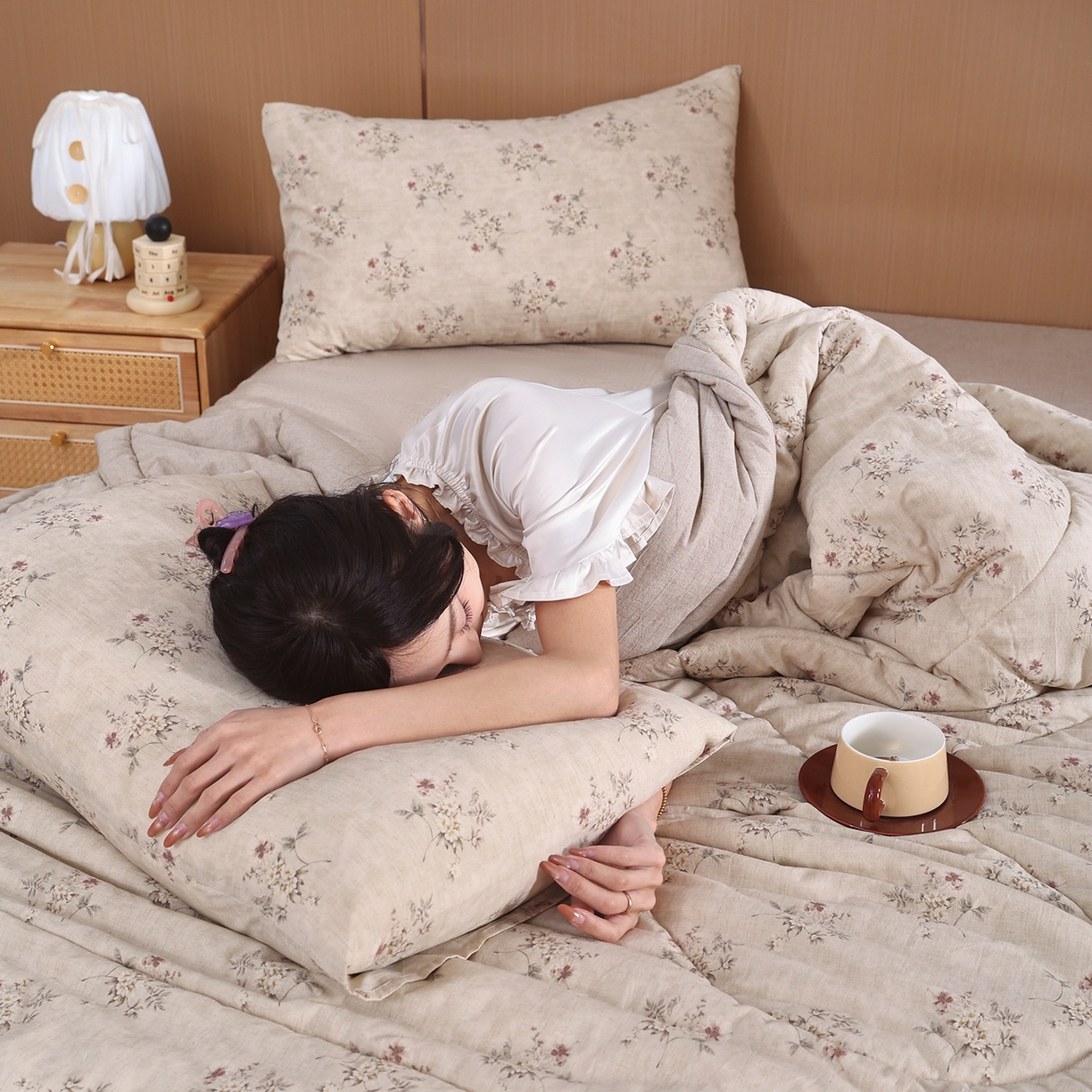 91家纺网 家纺一手货源 找家纺 尊妙被业 2026新款全棉亚麻夏被100%新疆棉夏被四件套印花款 锦绣-绿