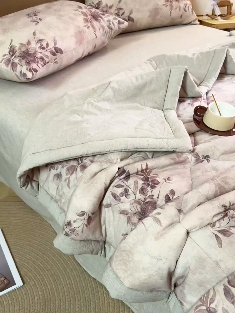 91家纺网 家纺一手货源 找家纺 尊妙被业 2026新款全棉亚麻夏被100%新疆棉夏被四件套印花款 木兰辞-红