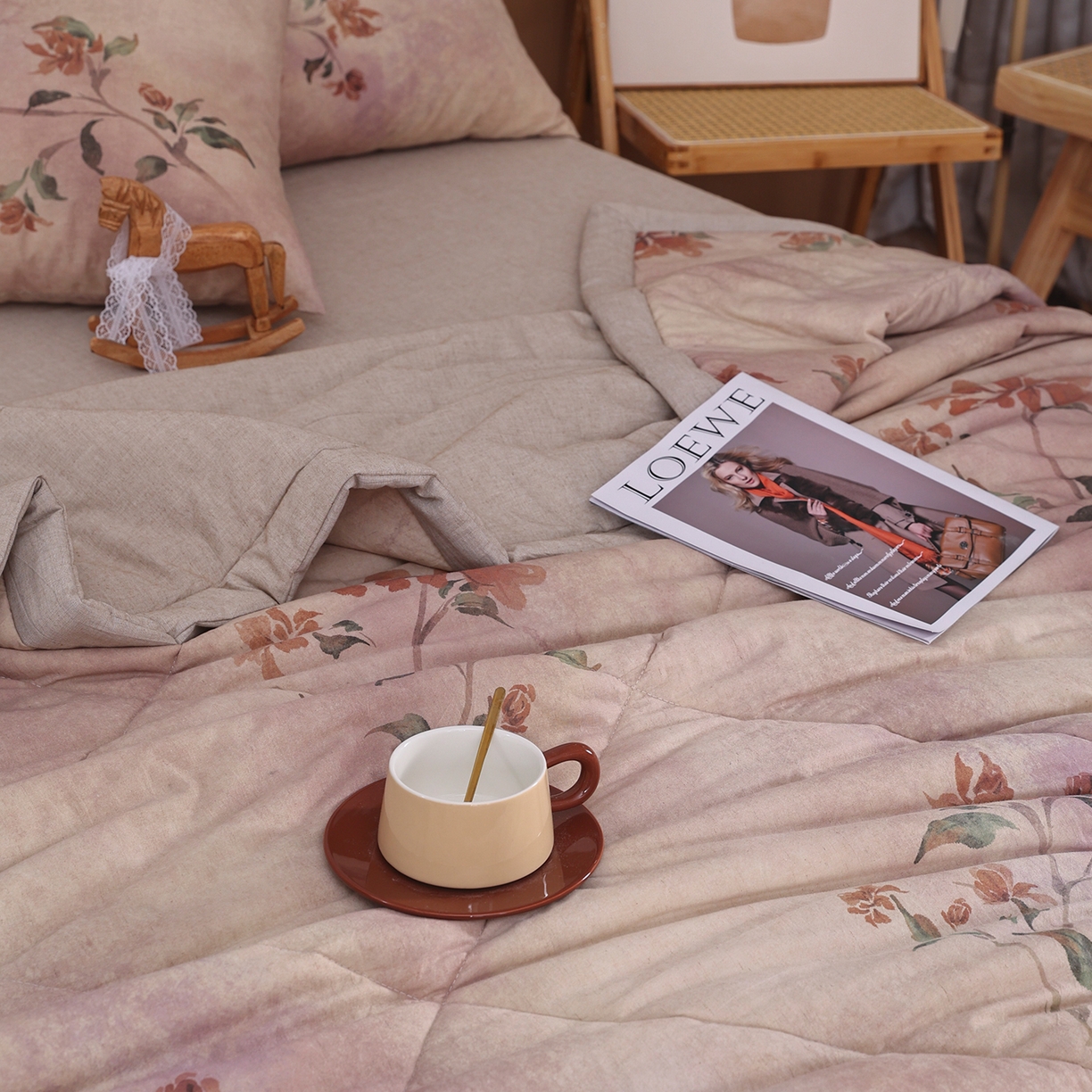 91家纺网 家纺一手货源 找家纺 尊妙被业 2026新款全棉亚麻夏被100%新疆棉夏被四件套印花款 芙香漫野-黄