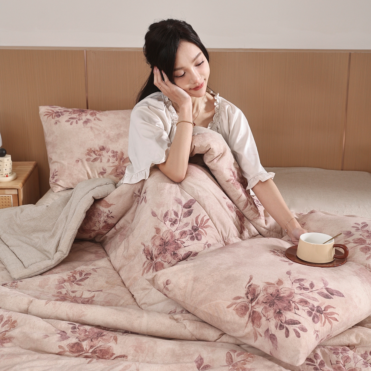 91家纺网 家纺一手货源 找家纺 尊妙被业 2026新款全棉亚麻夏被100%新疆棉夏被四件套印花款 木兰辞-红