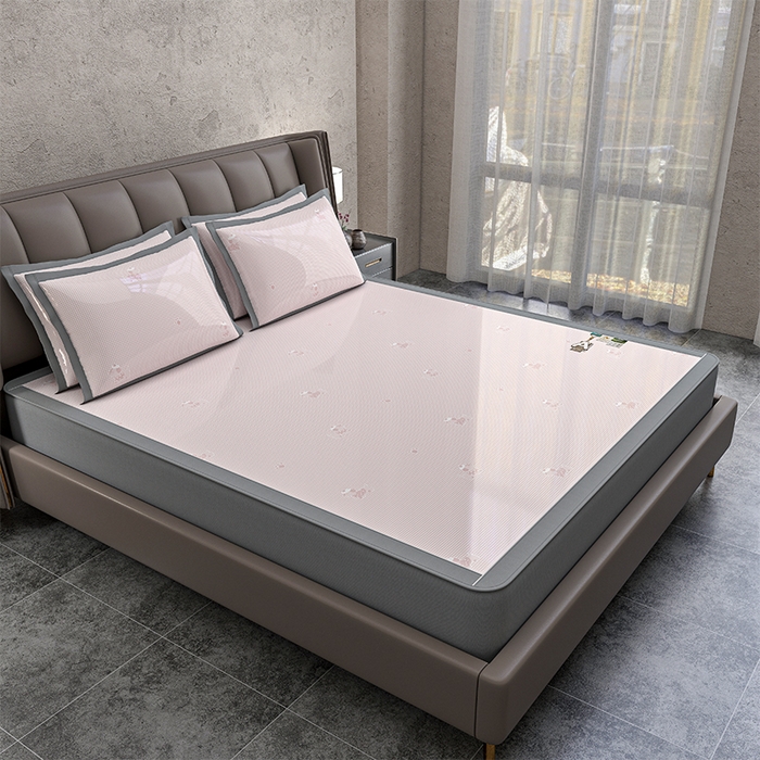 91家纺网 家纺一手货源 找家纺 小牛席业 2026新款【建模风格】双PE高凉感-腊肠狗格纹提花冰丝席床笠款凉席席子 腊肠狗格纹-粉色