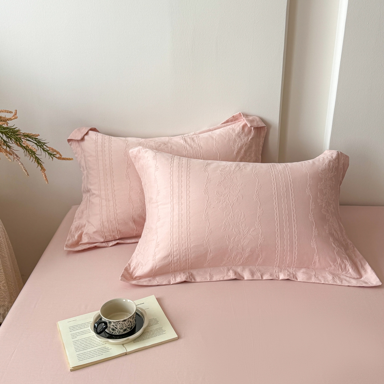 91家纺网 家纺一手货源 找家纺 梵克保罗 2026春夏新款全棉60S长绒棉立体厚织提花夏被四件套单夏被枕套夏凉被空调被 花漾甜心-唯美粉