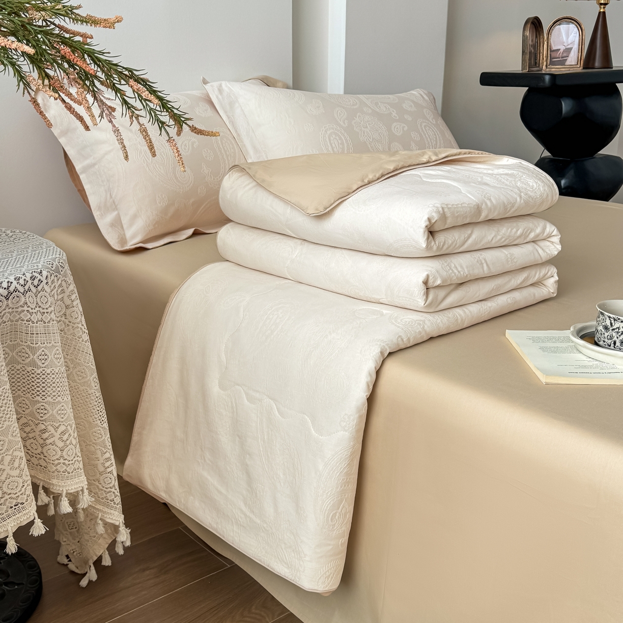 91家纺网 家纺一手货源 找家纺 梵克保罗 2026春夏新款全棉60S长绒棉立体厚织提花夏被四件套单夏被枕套夏凉被空调被 腰果-米杏