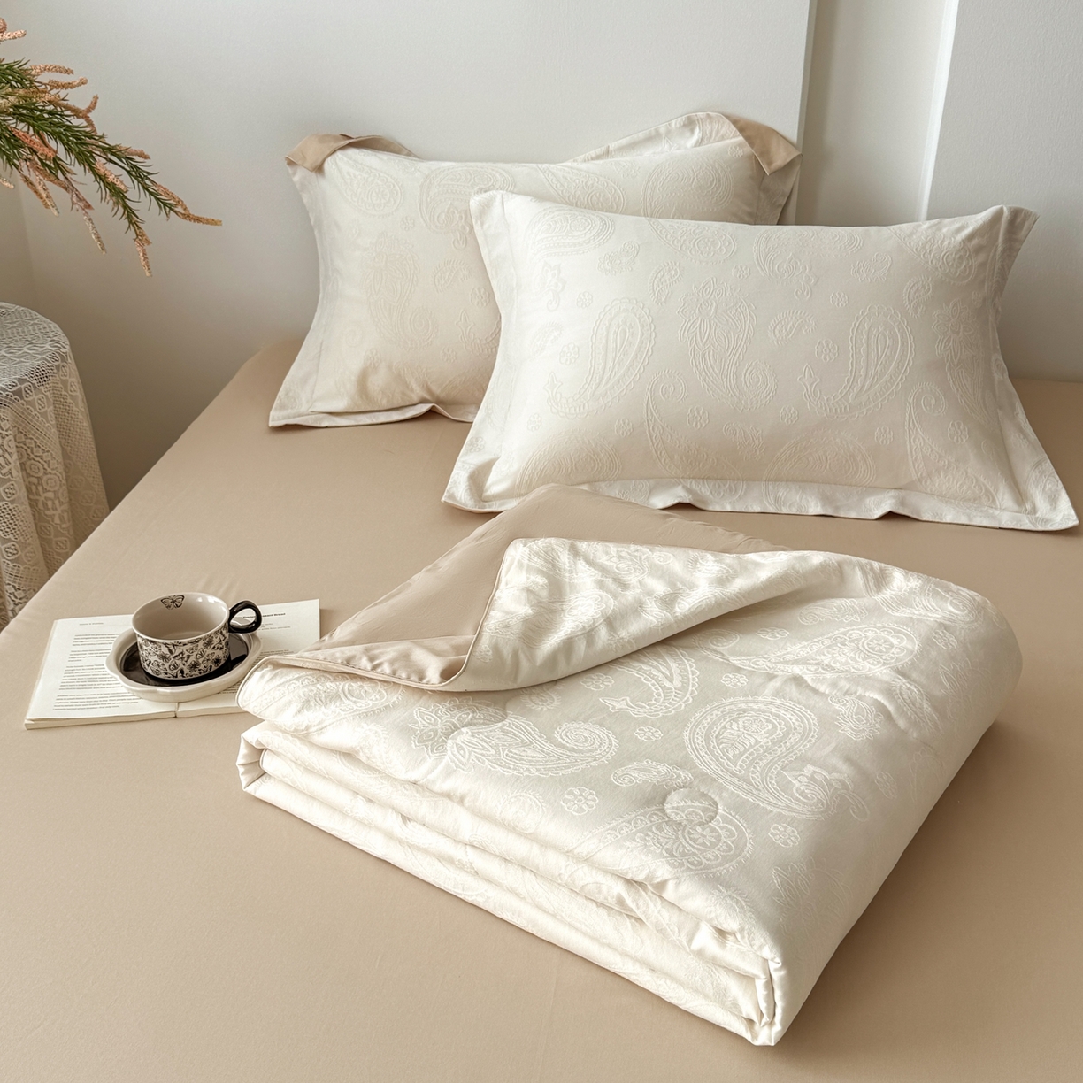 91家纺网 家纺一手货源 找家纺 梵克保罗 2026春夏新款全棉60S长绒棉立体厚织提花夏被四件套单夏被枕套夏凉被空调被 腰果-米杏