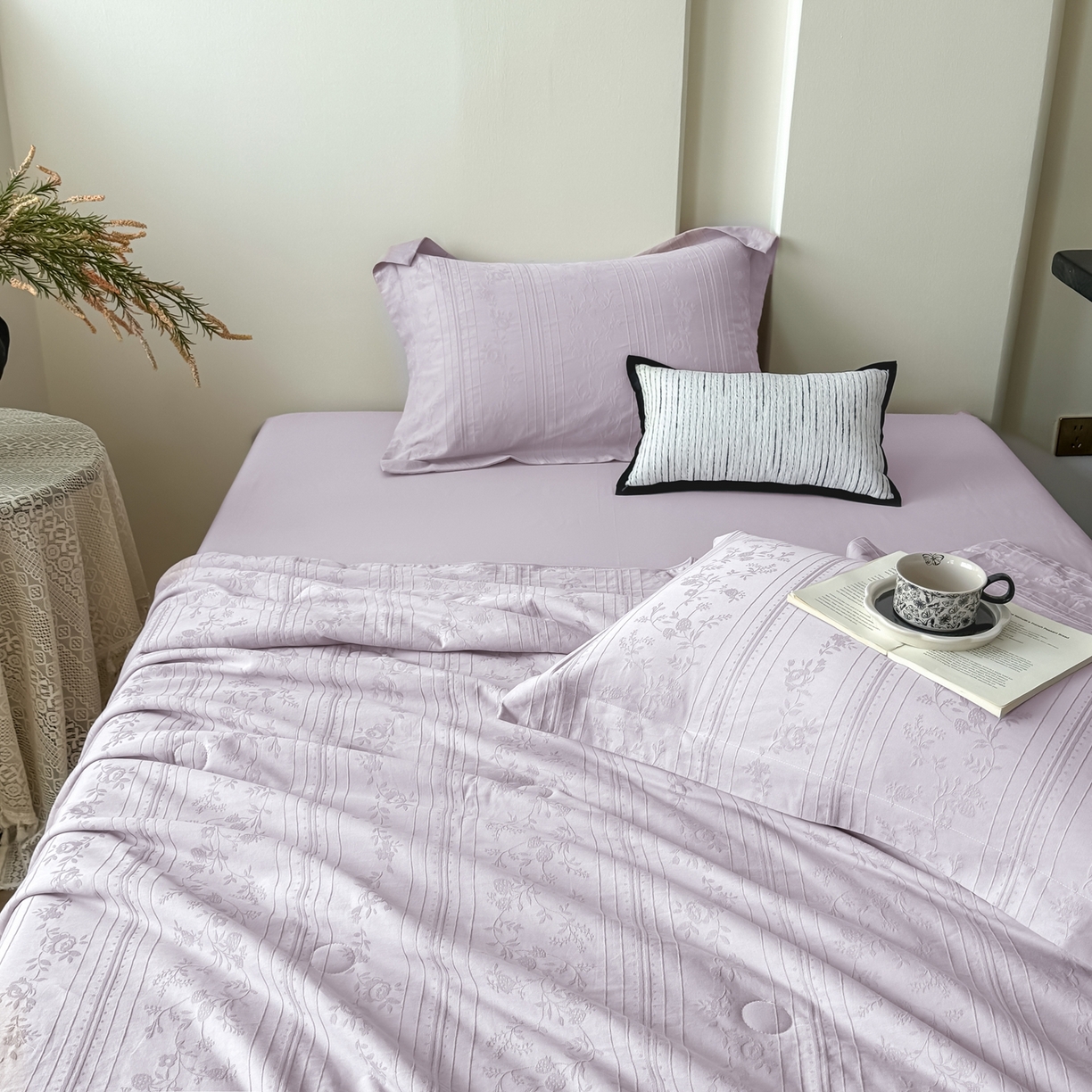 91家纺网 家纺一手货源 找家纺 梵克保罗 2026春夏新款全棉60S长绒棉立体厚织提花夏被四件套单夏被枕套夏凉被空调被 沁香-淡雅紫