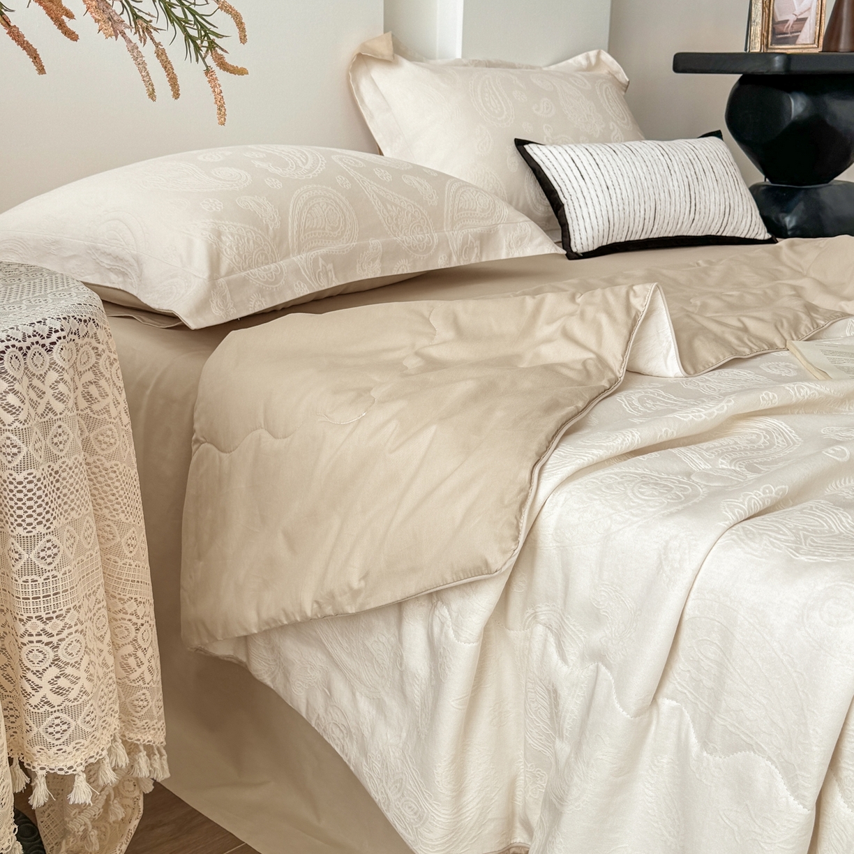 91家纺网 家纺一手货源 找家纺 梵克保罗 2026春夏新款全棉60S长绒棉立体厚织提花夏被四件套单夏被枕套夏凉被空调被 腰果-米杏