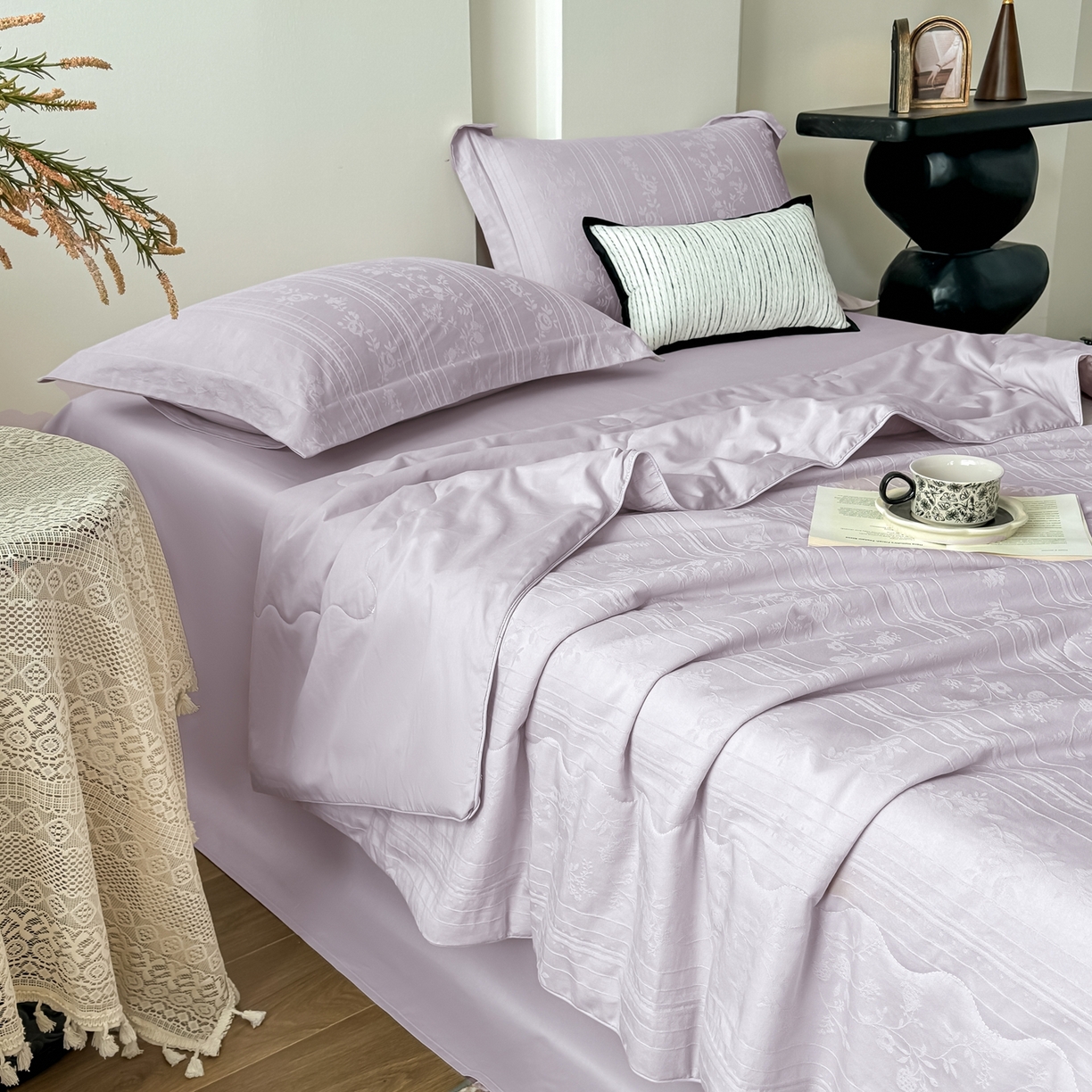 91家纺网 家纺一手货源 找家纺 梵克保罗 2026春夏新款全棉60S长绒棉立体厚织提花夏被四件套单夏被枕套夏凉被空调被 沁香-淡雅紫