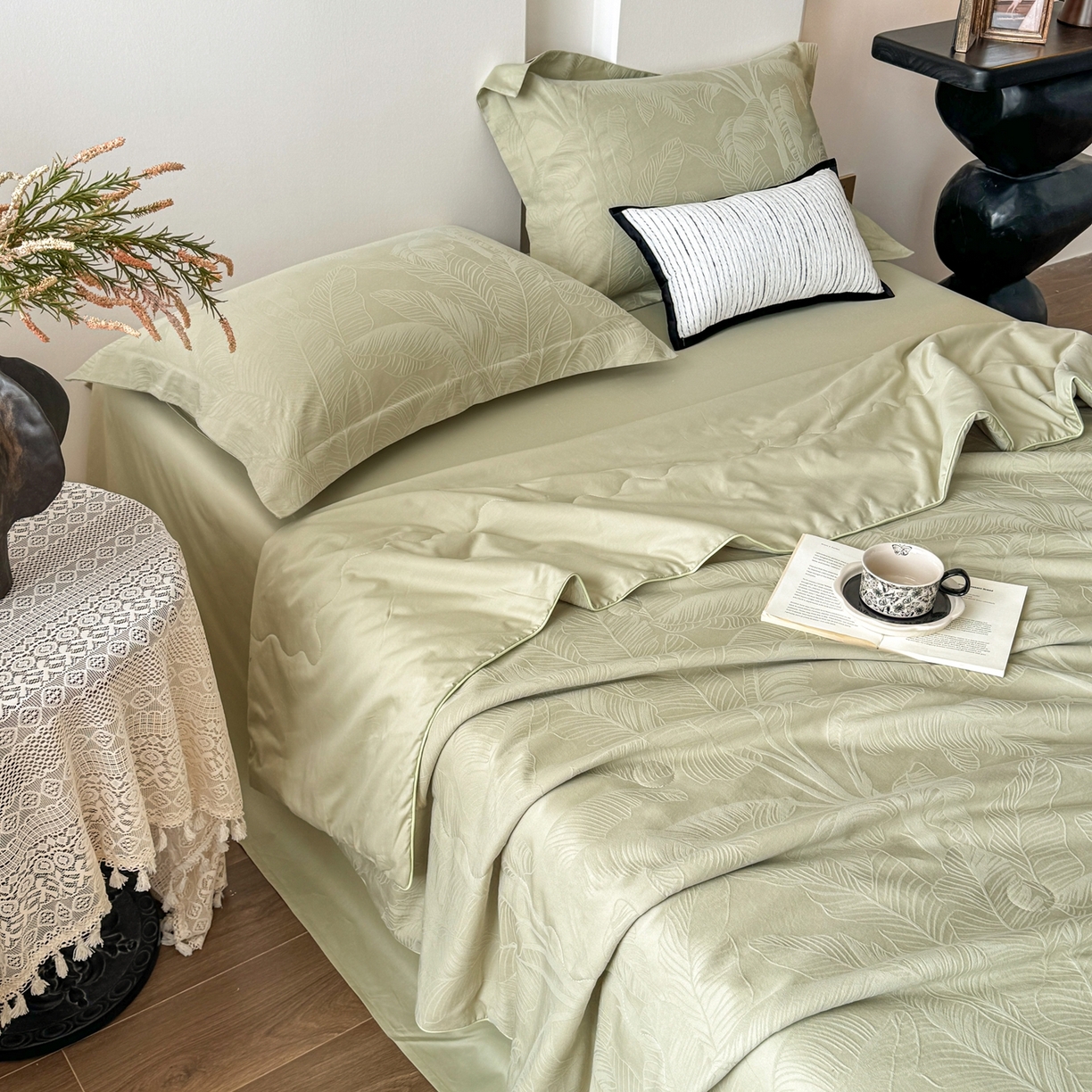 91家纺网 家纺一手货源 找家纺 梵克保罗 2026春夏新款全棉60S长绒棉立体厚织提花夏被四件套单夏被枕套夏凉被空调被 焦野-奶绿