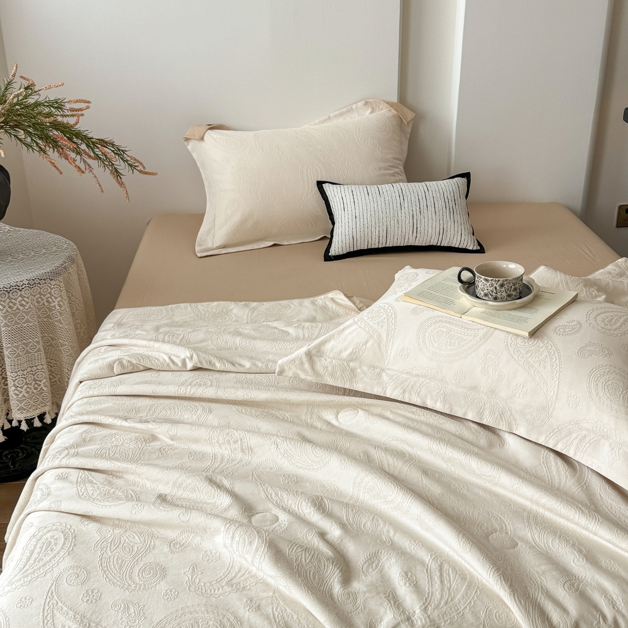 91家纺网 家纺一手货源 找家纺 梵克保罗 2026春夏新款全棉60S长绒棉立体厚织提花夏被四件套单夏被枕套夏凉被空调被 腰果-米杏