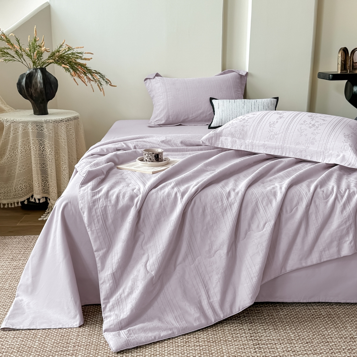 91家纺网 家纺一手货源 找家纺 梵克保罗 2026春夏新款全棉60S长绒棉立体厚织提花夏被四件套单夏被枕套夏凉被空调被 沁香-淡雅紫