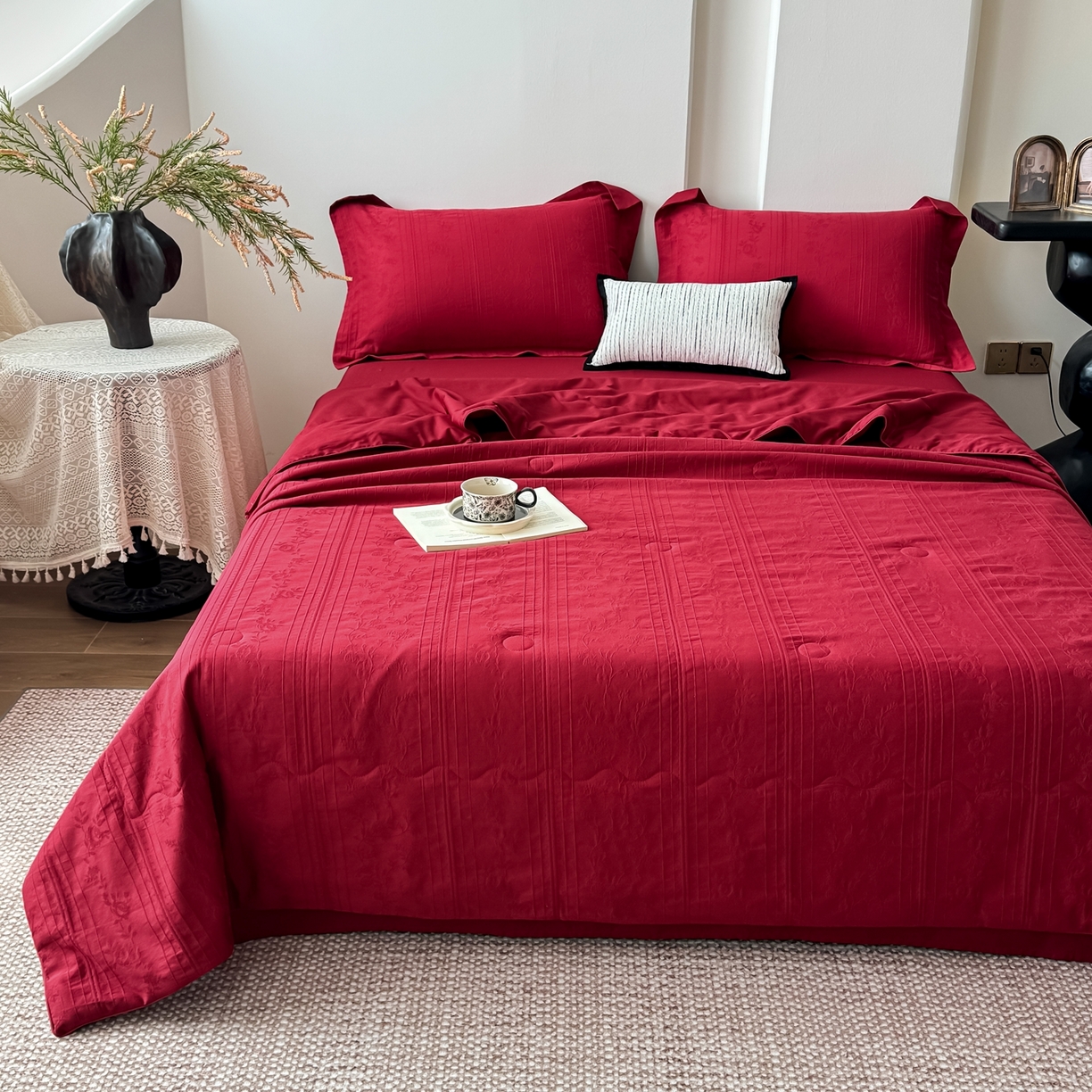 91家纺网 家纺一手货源 找家纺 梵克保罗 2026春夏新款全棉60S长绒棉立体厚织提花夏被四件套单夏被枕套夏凉被空调被 沁香-大红