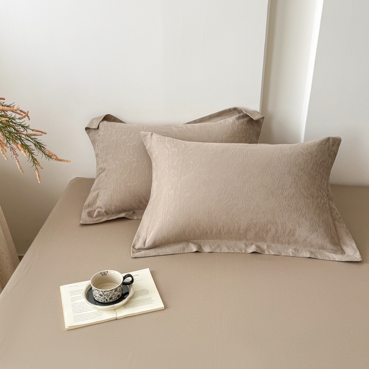 91家纺网 家纺一手货源 找家纺 梵克保罗 2026春夏新款全棉60S长绒棉立体厚织提花夏被四件套单夏被枕套夏凉被空调被 克拉拉-金属灰