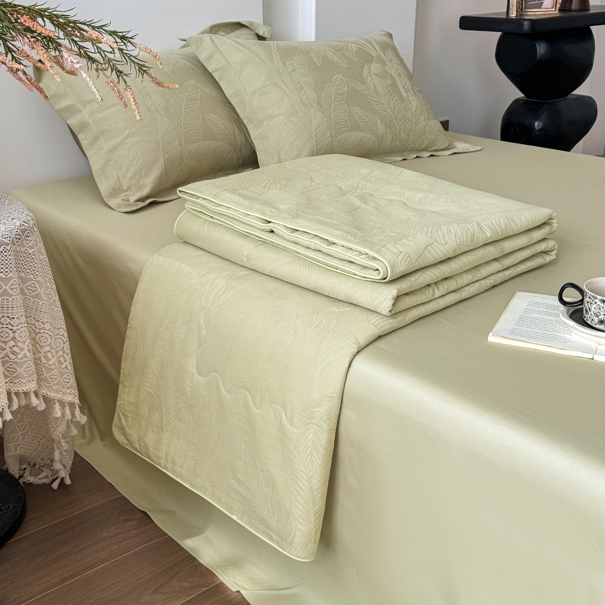 91家纺网 家纺一手货源 找家纺 梵克保罗 2026春夏新款全棉60S长绒棉立体厚织提花夏被四件套单夏被枕套夏凉被空调被 焦野-奶绿