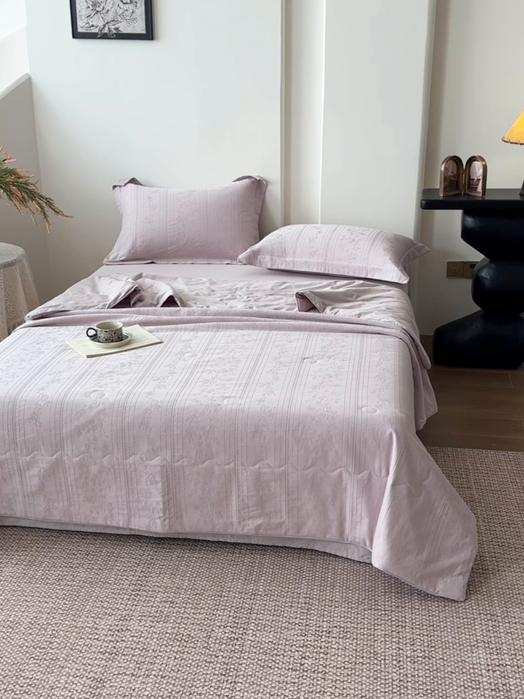 91家纺网 家纺一手货源 找家纺 梵克保罗 2026春夏新款全棉60S长绒棉立体厚织提花夏被四件套单夏被枕套夏凉被空调被 沁香-淡雅紫