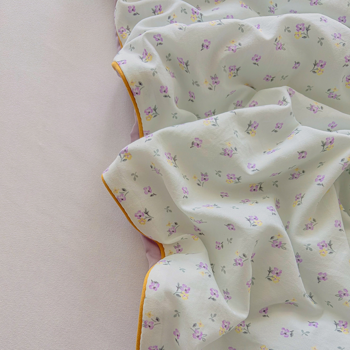 91家纺网 家纺一手货源 找家纺 宜梦家居 2026新款水洗棉皱皱纱夏被夏凉被空调被 温柔浪漫