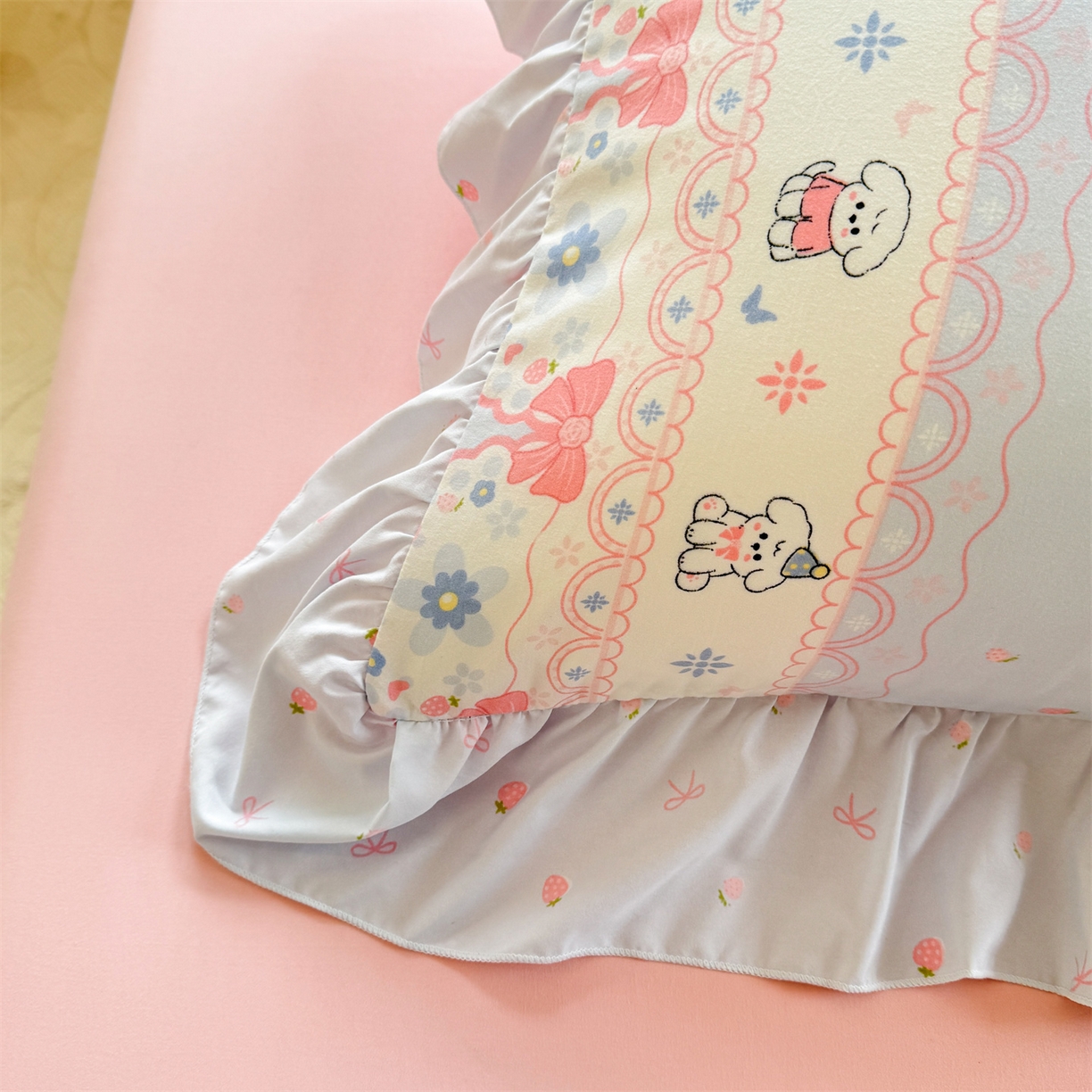 91家纺网 家纺一手货源 找家纺 经年 2026新款韩版花边水洗云朵棉四件套 布丁狗蓝