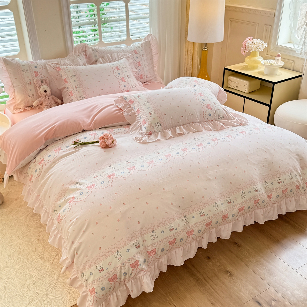 91家纺网 家纺一手货源 找家纺 经年 2026新款韩版花边水洗云朵棉四件套 布丁狗粉