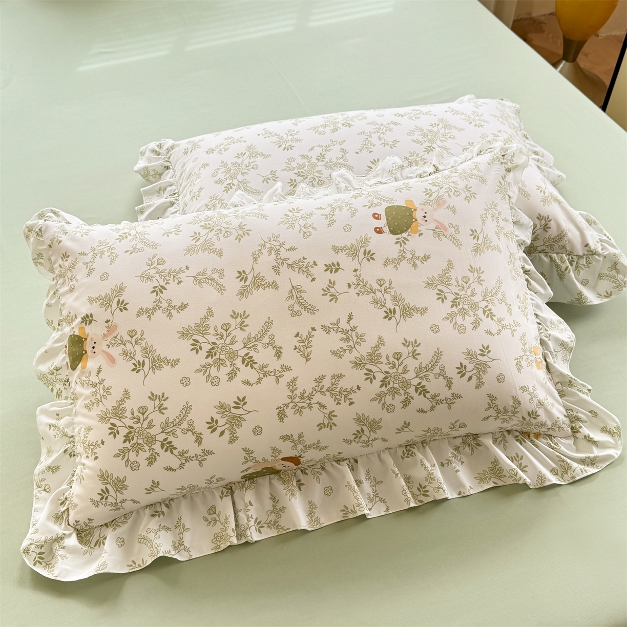 91家纺网 家纺一手货源 找家纺 经年 2026新款韩版花边水洗云朵棉四件套 森林兔绿