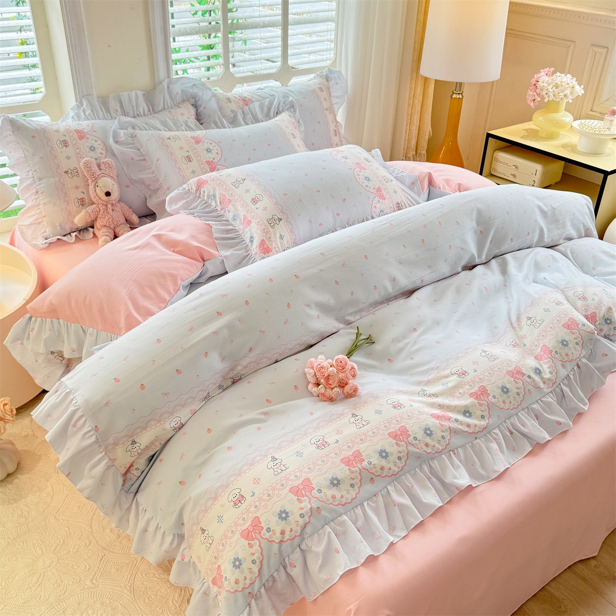 91家纺网 家纺一手货源 找家纺 经年 2026新款韩版花边水洗云朵棉四件套 布丁狗蓝