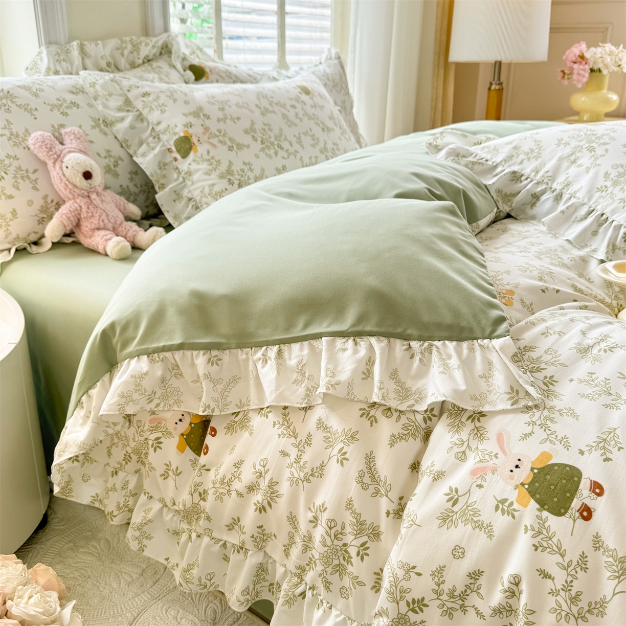 91家纺网 家纺一手货源 找家纺 经年 2026新款韩版花边水洗云朵棉四件套 森林兔绿