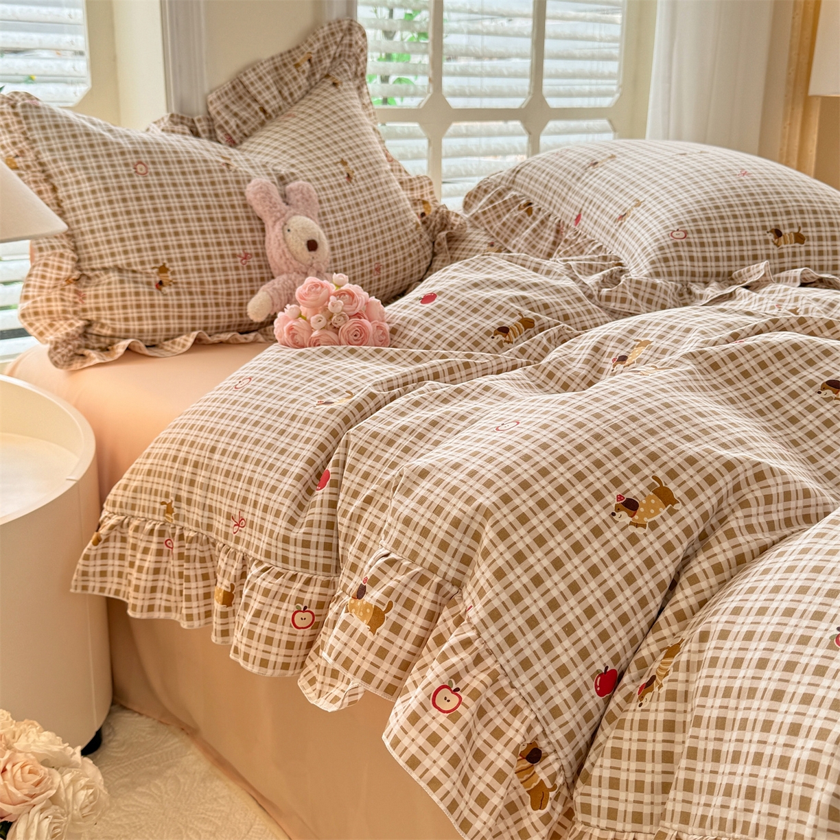 91家纺网 家纺一手货源 找家纺 经年 2026新款韩版花边水洗云朵棉四件套 美拉腊肠狗